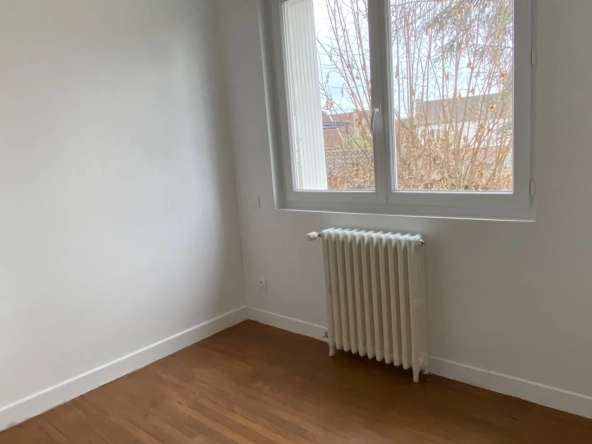 Maison à vendre à Monsempron-Libos avec 3 chambres et jardin proche des commodités 