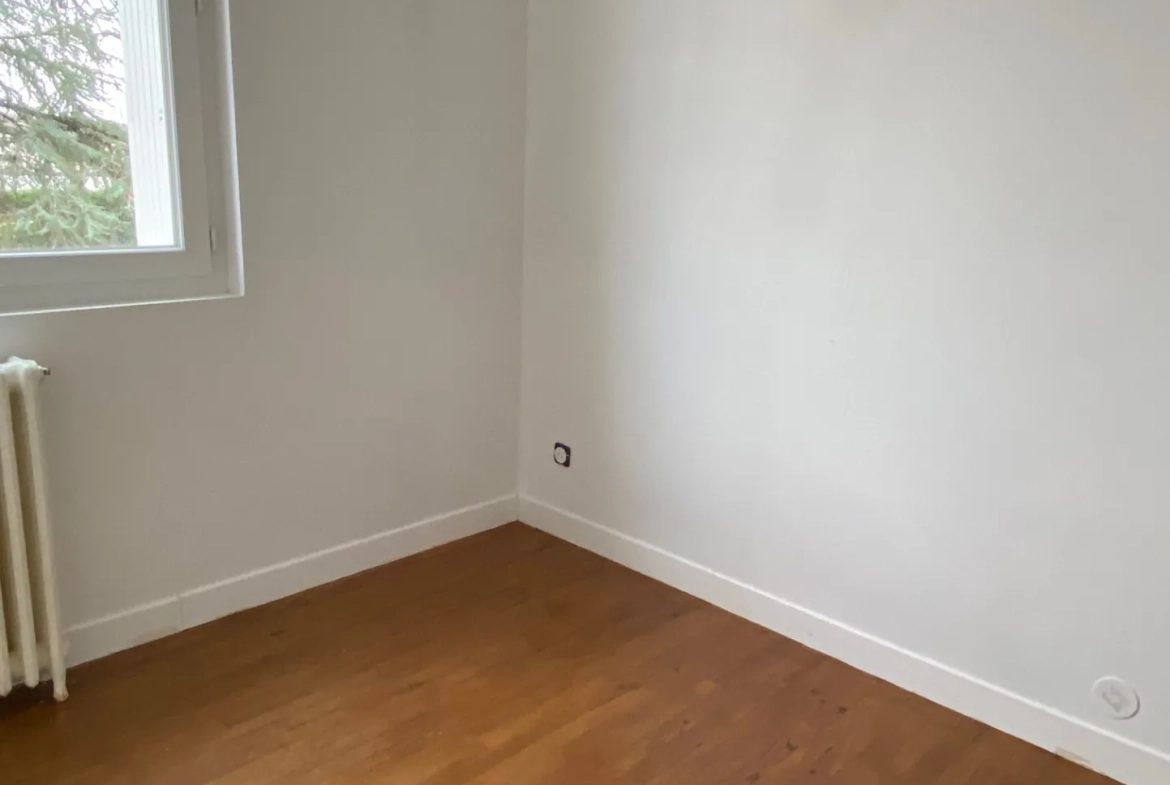 Maison à vendre à Monsempron-Libos avec 3 chambres et jardin proche des commodités 