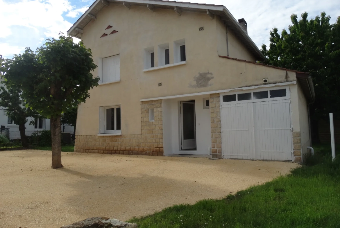 Maison à vendre à Monsempron-Libos avec 3 chambres et jardin proche des commodités 