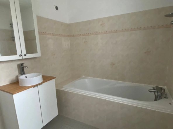 Maison à vendre à Monsempron-Libos avec 3 chambres et jardin proche des commodités 