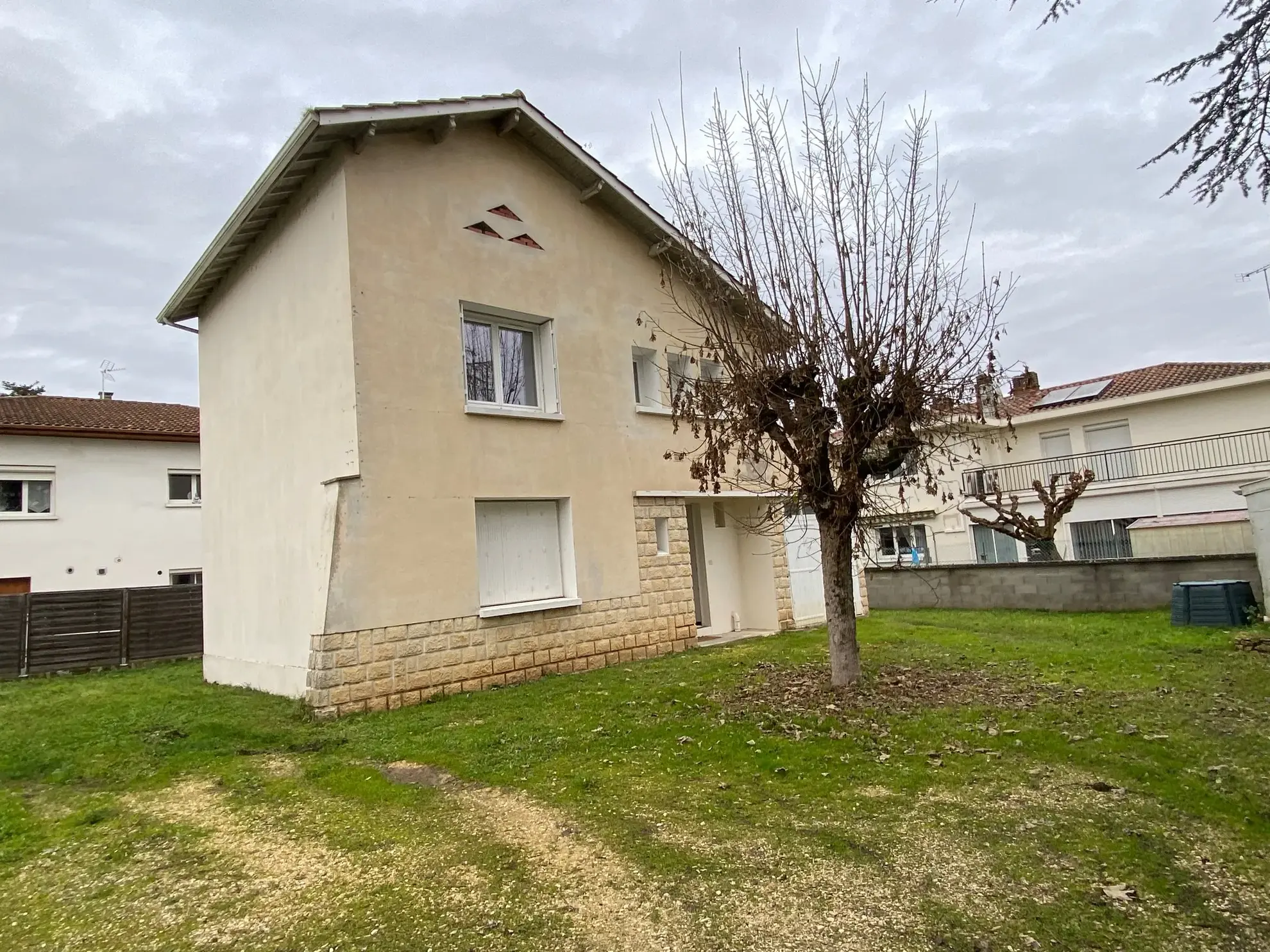 Maison à vendre à Monsempron-Libos avec 3 chambres et jardin proche des commodités 