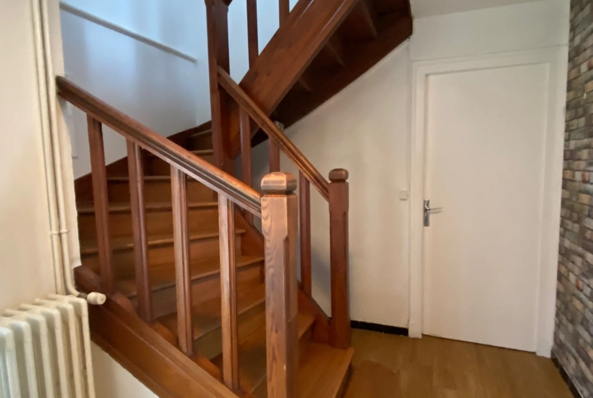 Maison à vendre à Monsempron-Libos avec 3 chambres et jardin proche des commodités 
