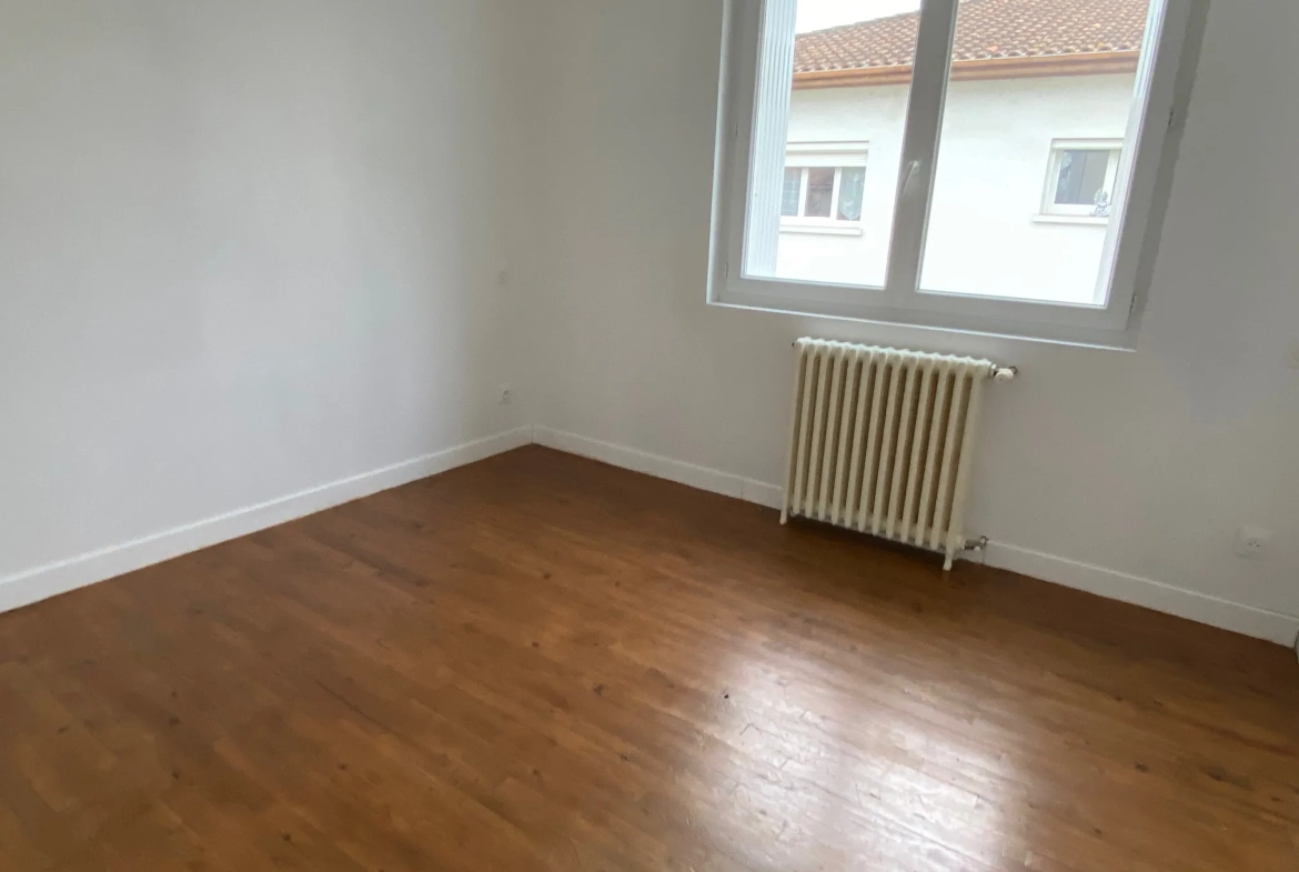 Maison à vendre à Monsempron-Libos avec 3 chambres et jardin proche des commodités 