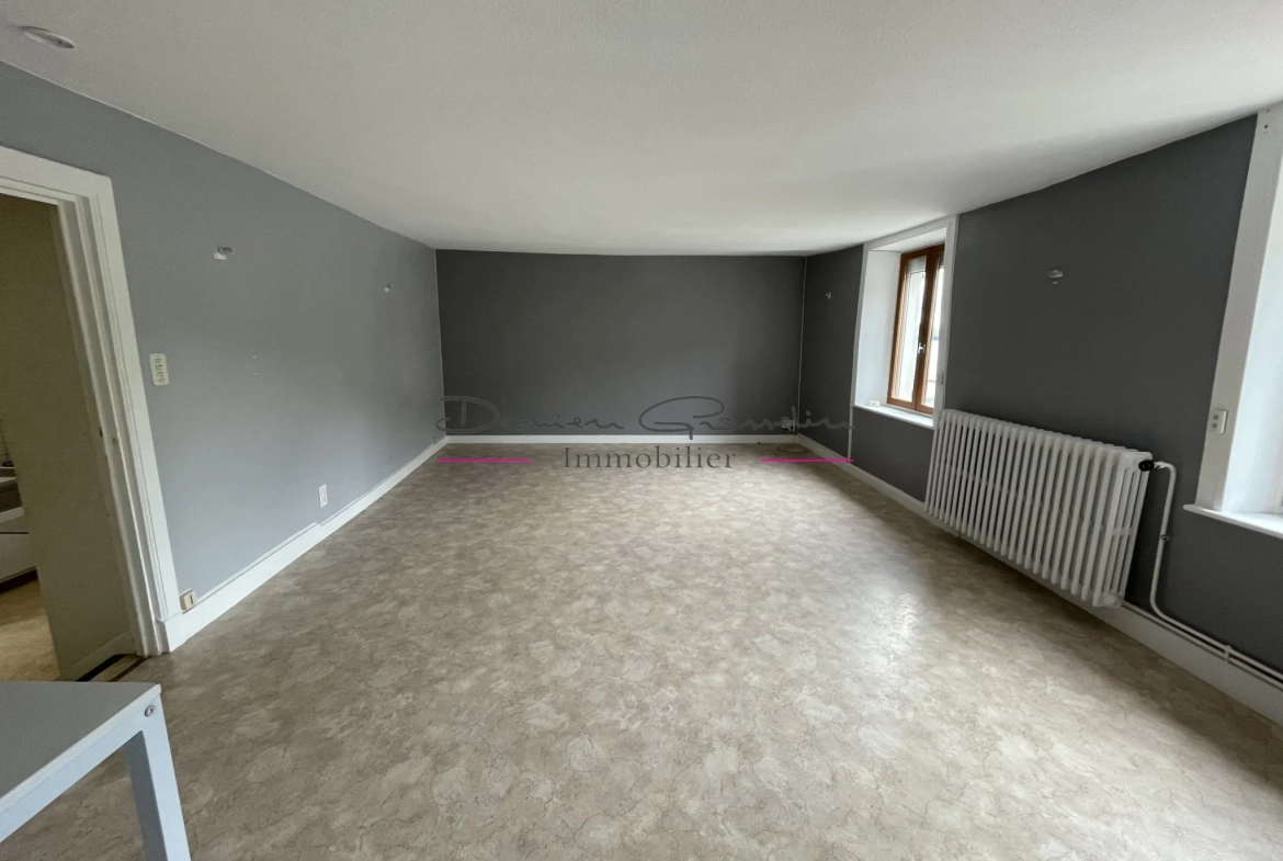 Maison de village à rénover avec deux logements à Cours la Ville 