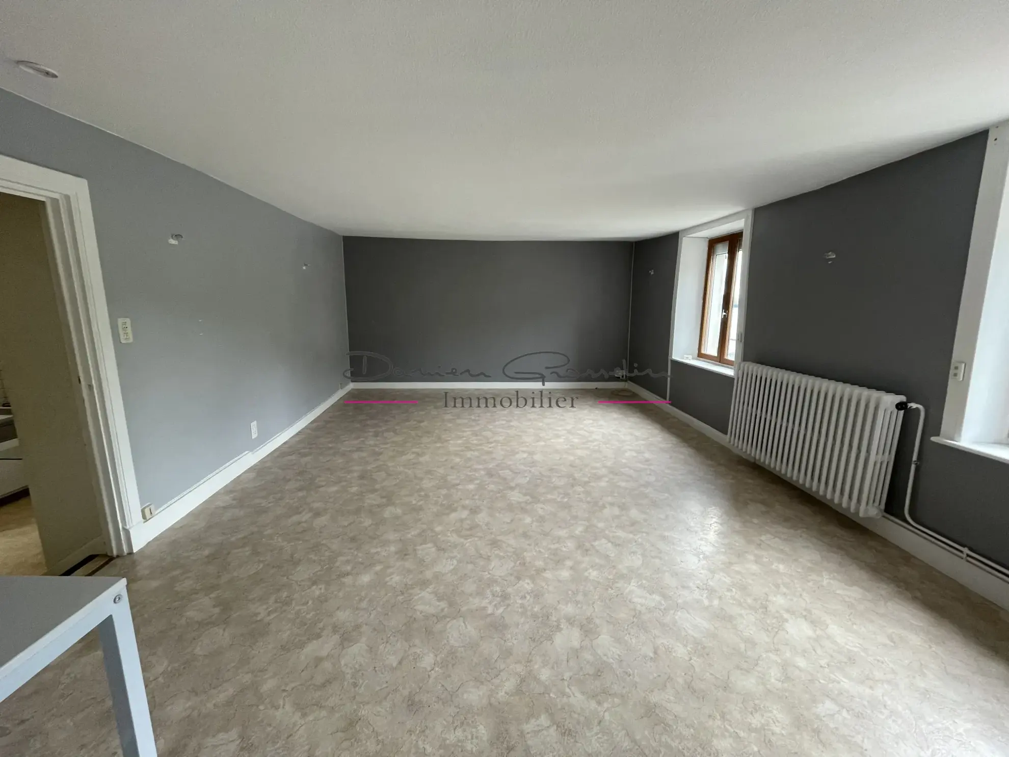 Maison de village à rénover avec deux logements à Cours la Ville 