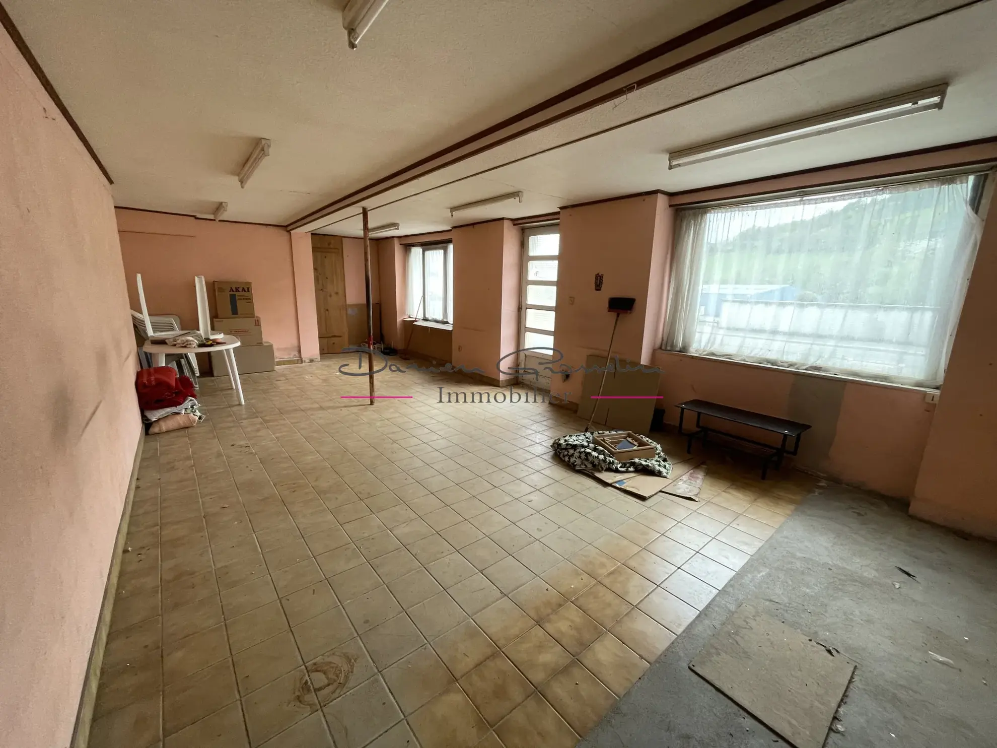 Maison de village à rénover avec deux logements à Cours la Ville 