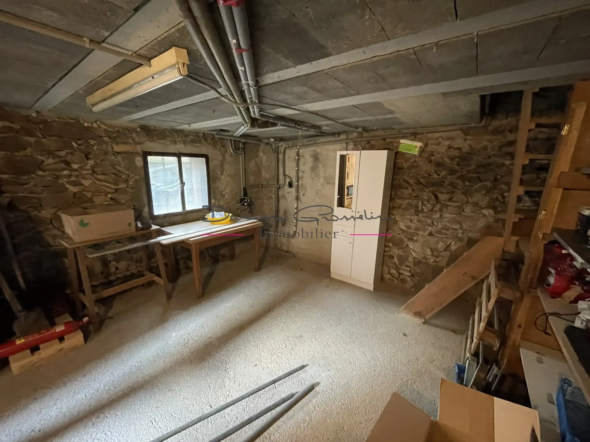 Maison de village à rénover avec deux logements à Cours la Ville 