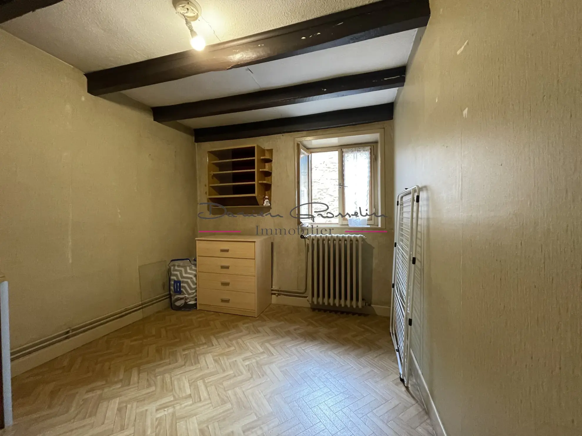 Maison de village à rénover avec deux logements à Cours la Ville 