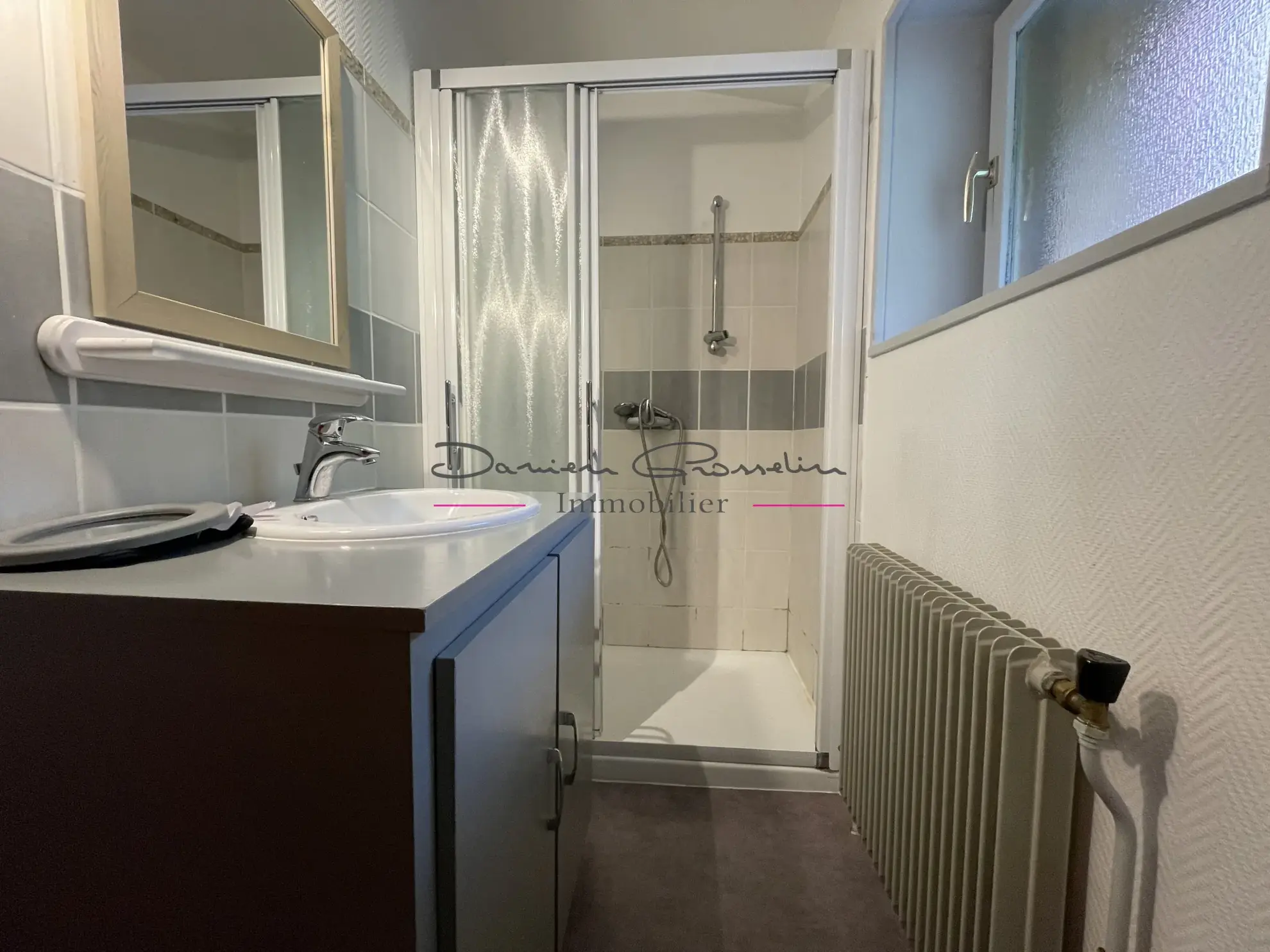 Maison de village à rénover avec deux logements à Cours la Ville 