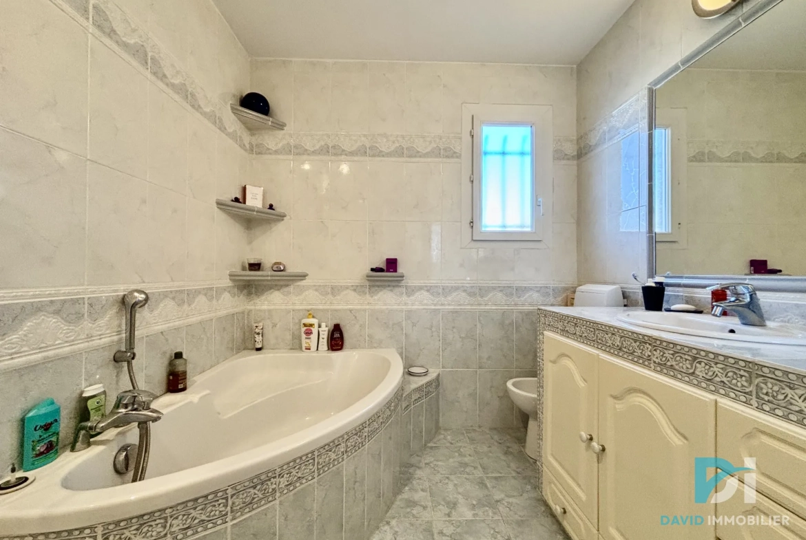 Maison individuelle avec piscine à Saint-Thibery - 125 m² 