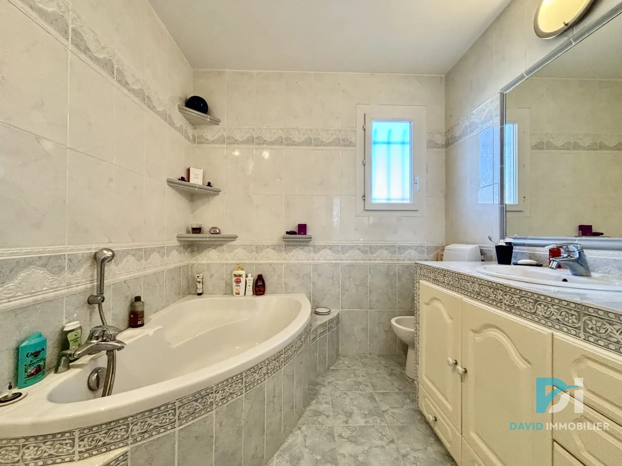 Maison individuelle avec piscine à Saint-Thibery - 125 m² 