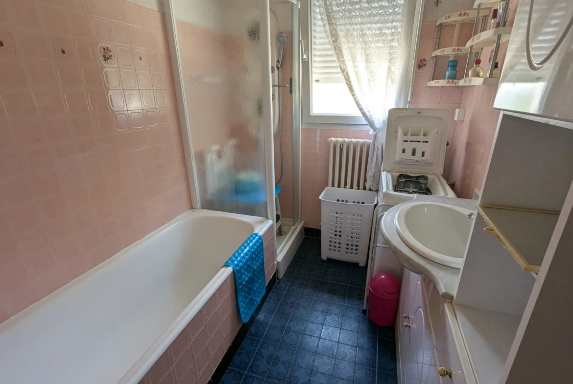 Maison familiale à Magne de 116 m² avec sous-sol et terrain arboré à vendre 