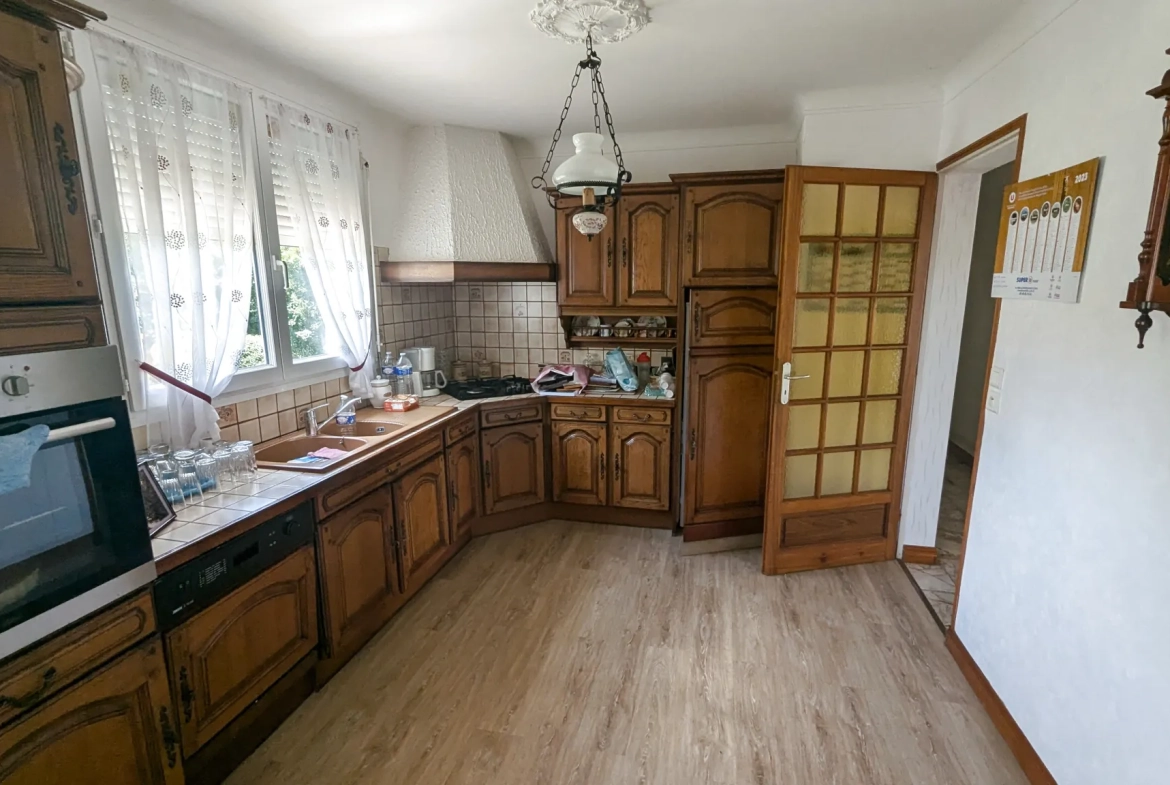 Maison familiale à Magne de 116 m² avec sous-sol et terrain arboré à vendre 