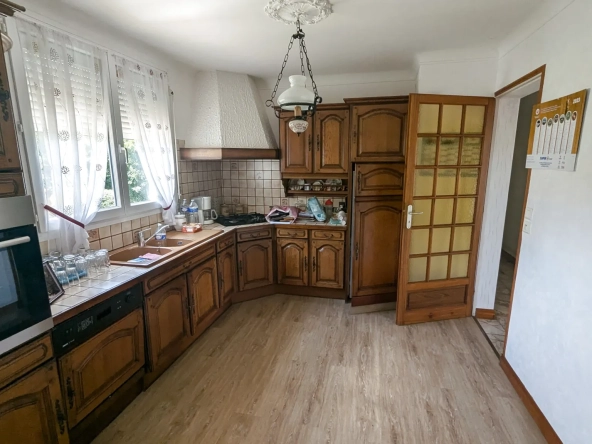 Maison familiale à Magne de 116 m² avec sous-sol et terrain arboré à vendre 