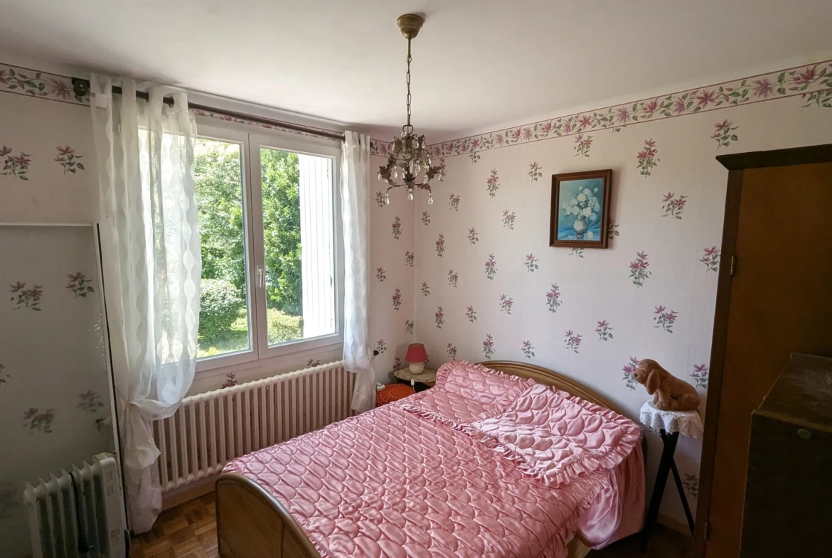 Maison familiale à Magne de 116 m² avec sous-sol et terrain arboré à vendre 