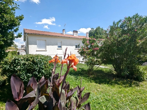 Maison familiale à Magne de 116 m² avec sous-sol et terrain arboré à vendre