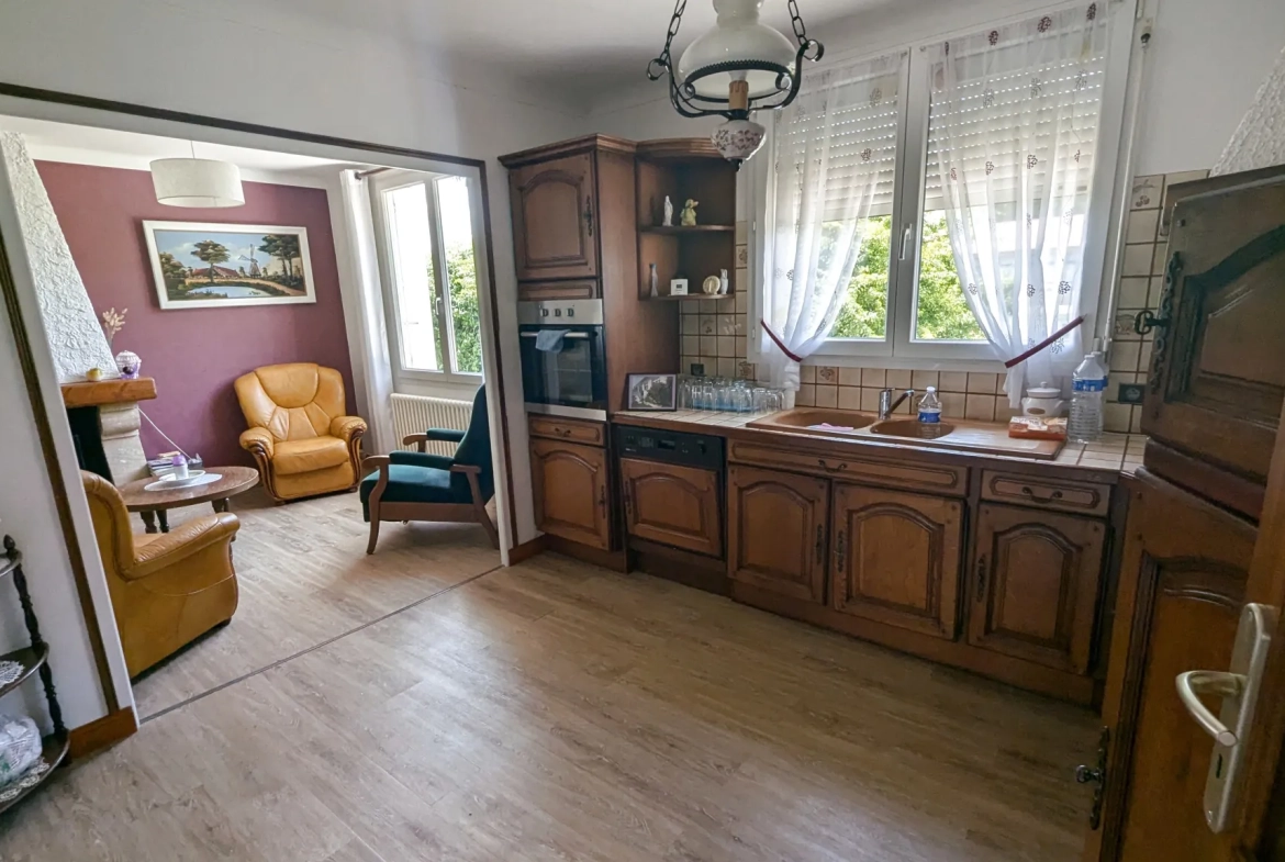 Maison familiale à Magne de 116 m² avec sous-sol et terrain arboré à vendre 
