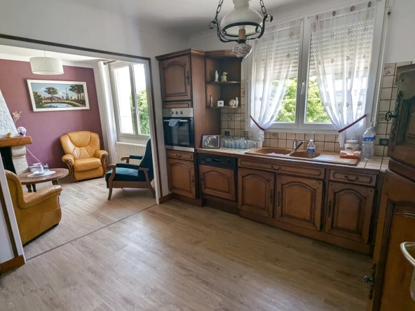 Maison familiale à Magne de 116 m² avec sous-sol et terrain arboré à vendre 