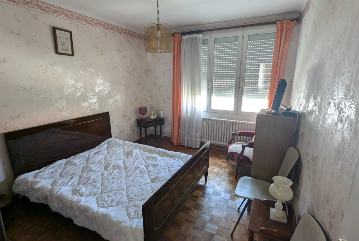 Maison familiale à Magne de 116 m² avec sous-sol et terrain arboré à vendre 