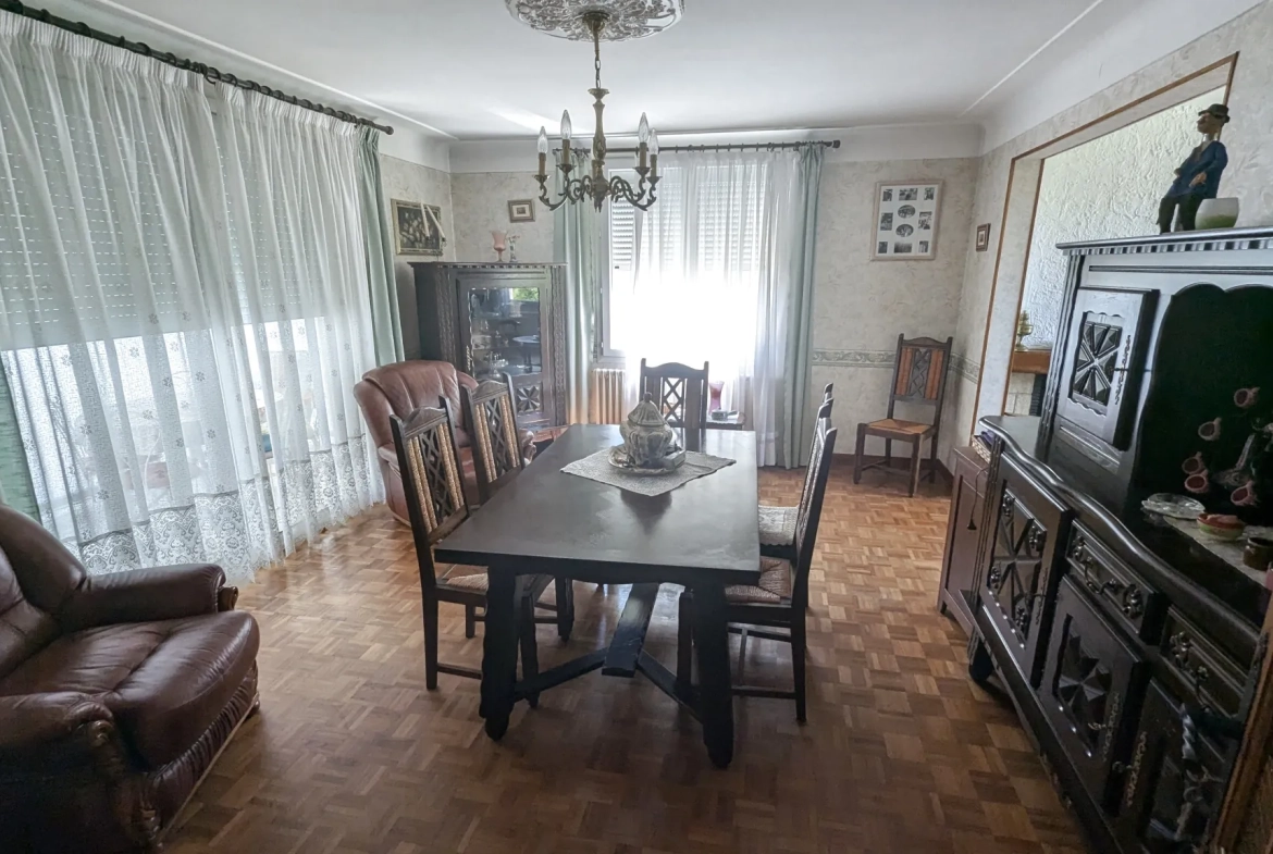 Maison familiale à Magne de 116 m² avec sous-sol et terrain arboré à vendre 