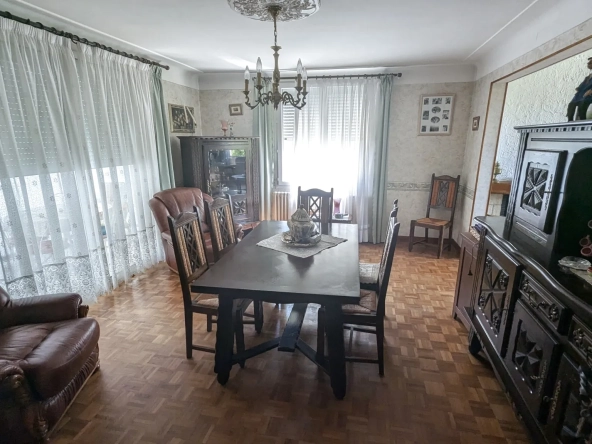 Maison familiale à Magne de 116 m² avec sous-sol et terrain arboré à vendre 