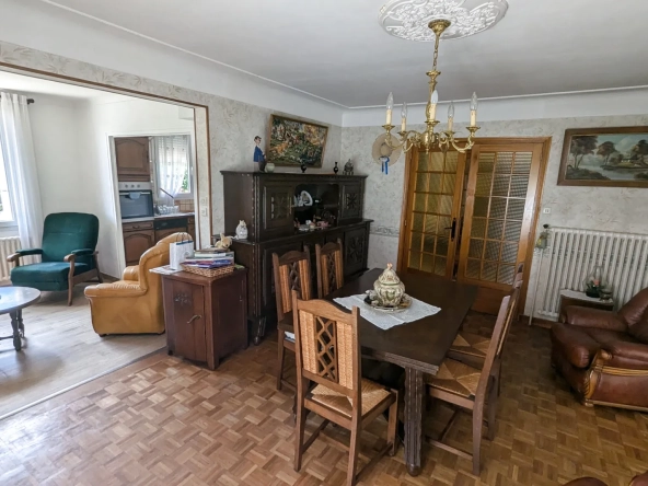 Maison familiale à Magne de 116 m² avec sous-sol et terrain arboré à vendre 