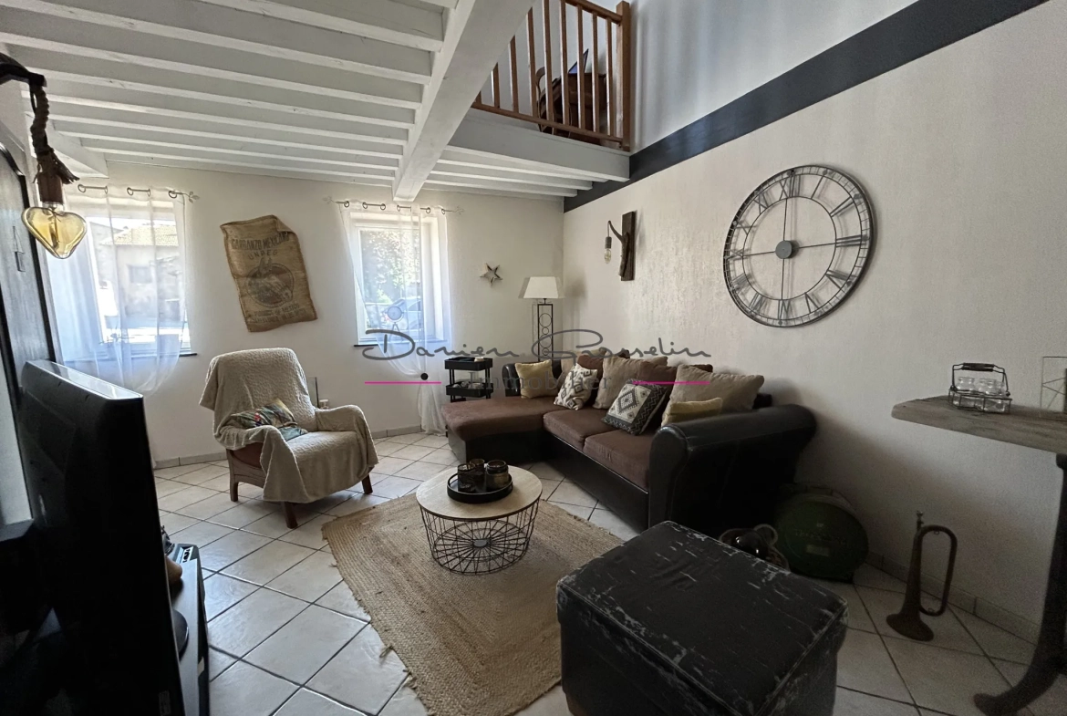 Maison à vendre de 145 m² avec jardin à Croizet-sur-Gand en Loire 