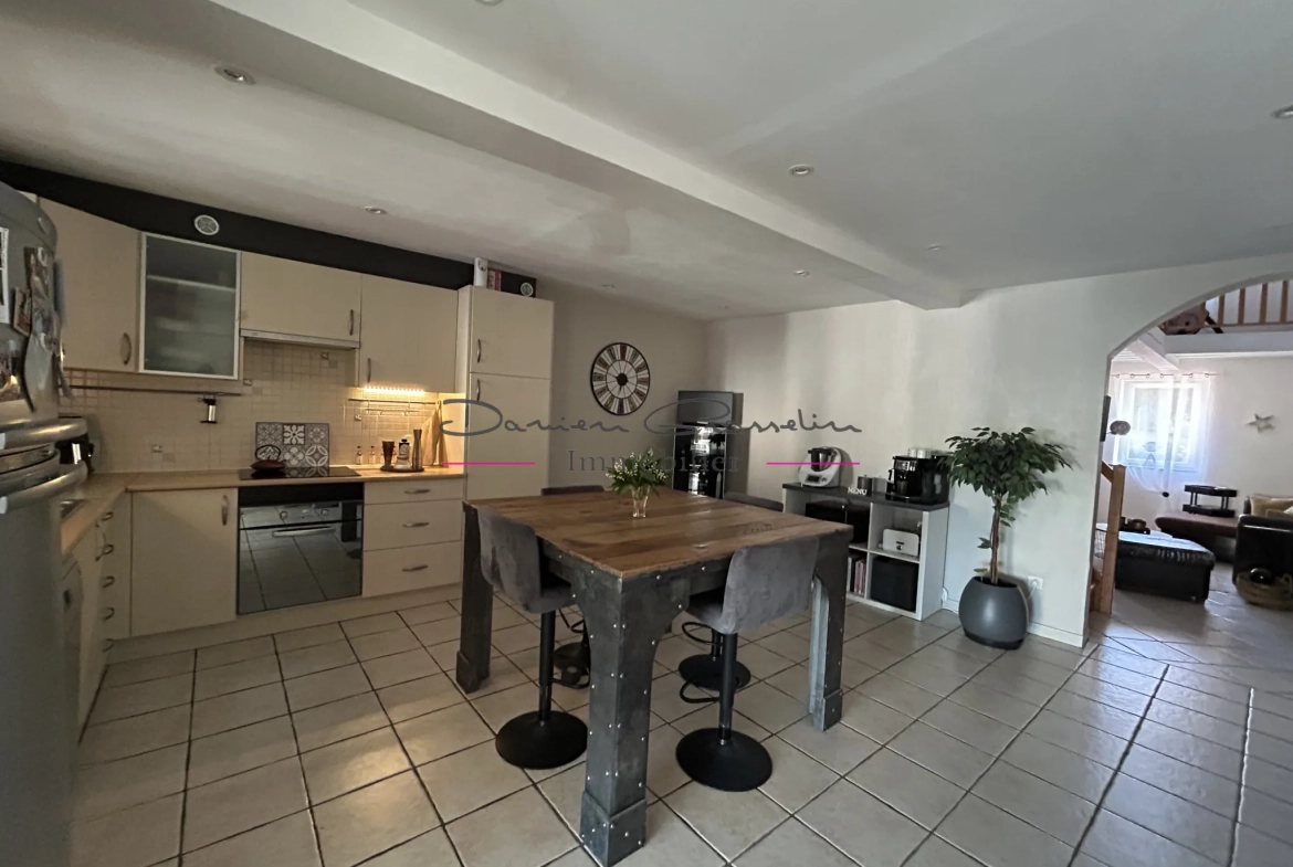 Maison à vendre de 145 m² avec jardin à Croizet-sur-Gand en Loire 