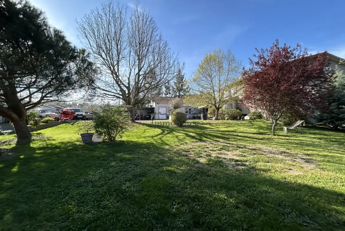 Maison à vendre de 145 m² avec jardin à Croizet-sur-Gand en Loire 