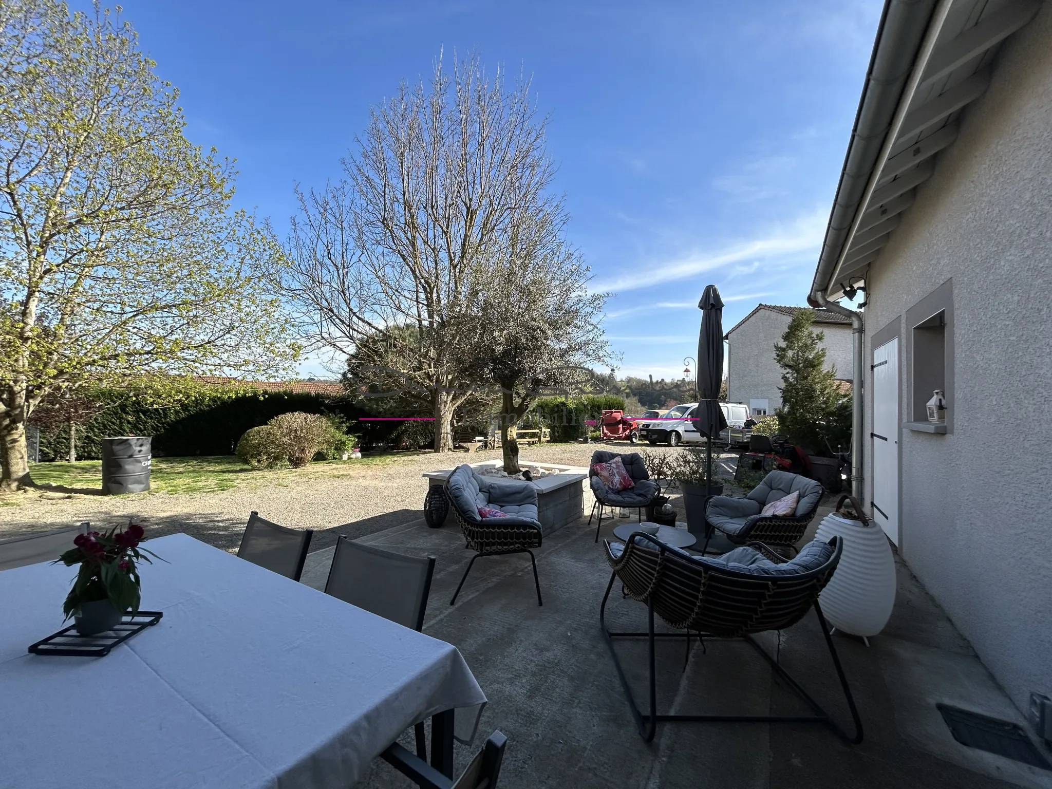 Maison à vendre de 145 m² avec jardin à Croizet-sur-Gand en Loire 