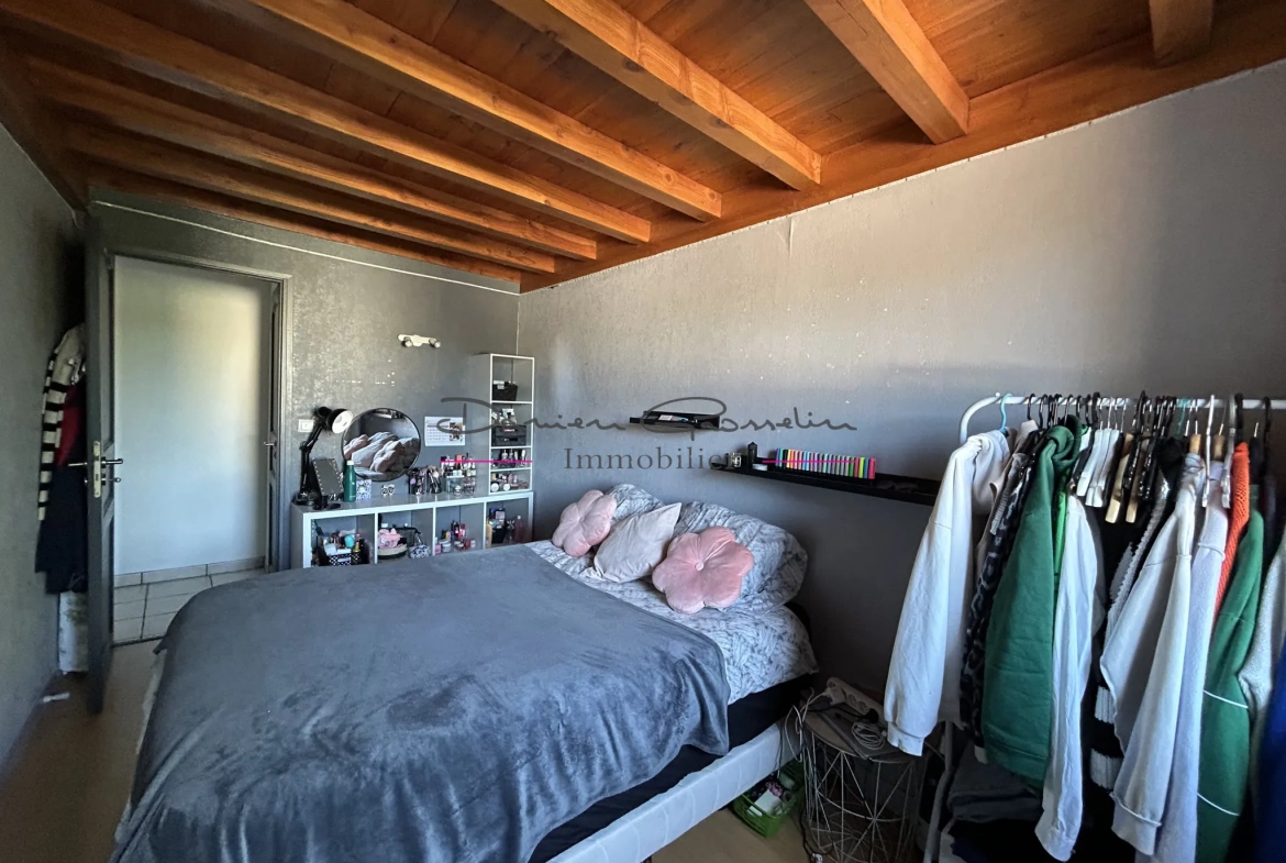 Maison à vendre de 145 m² avec jardin à Croizet-sur-Gand en Loire 