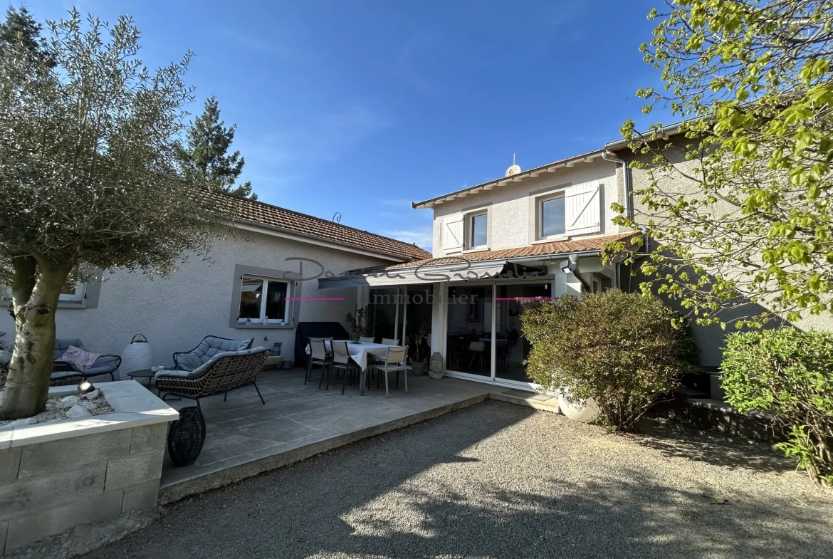Maison à vendre de 145 m² avec jardin à Croizet-sur-Gand en Loire 