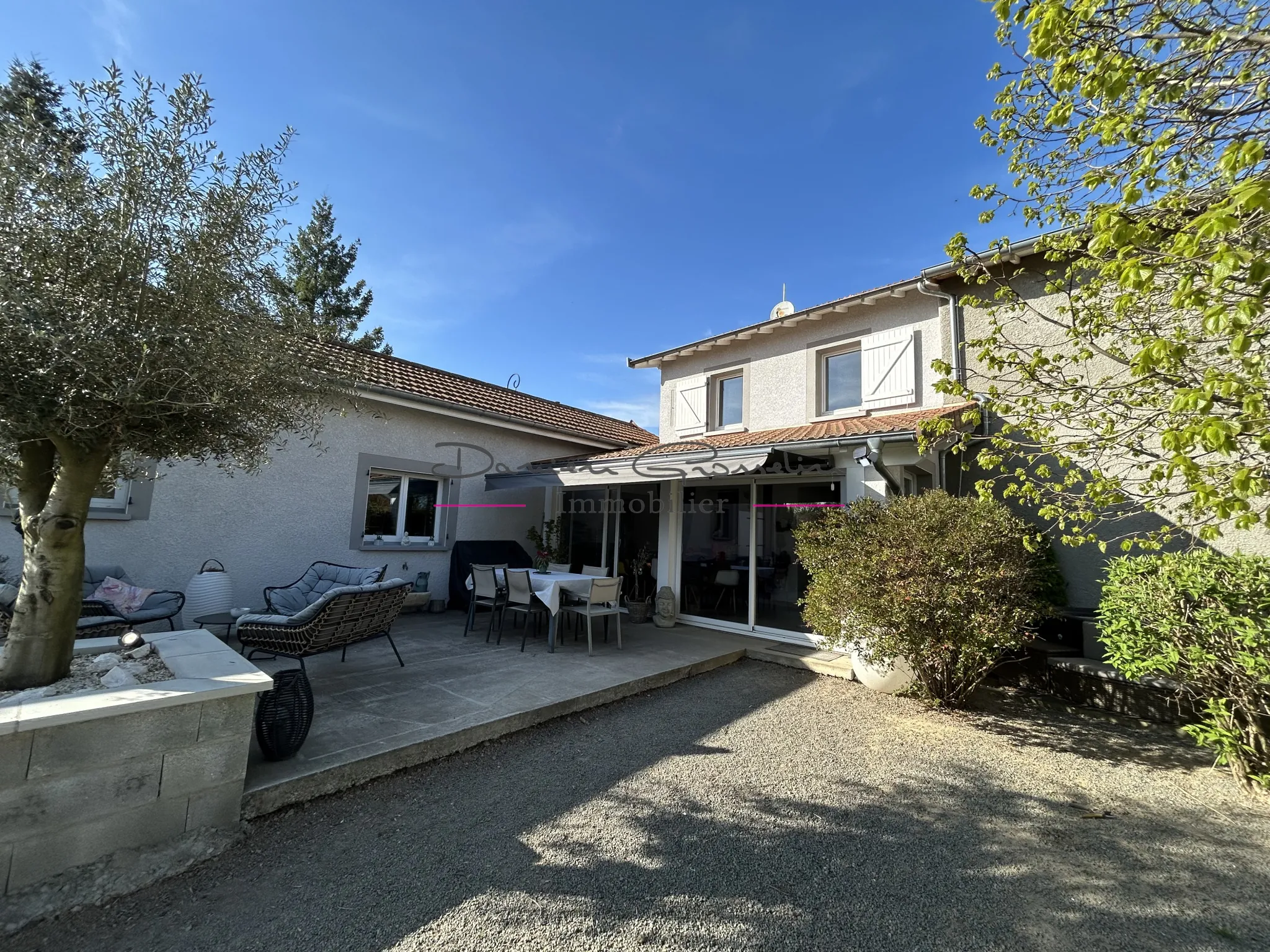 Maison à vendre de 145 m² avec jardin à Croizet-sur-Gand en Loire 