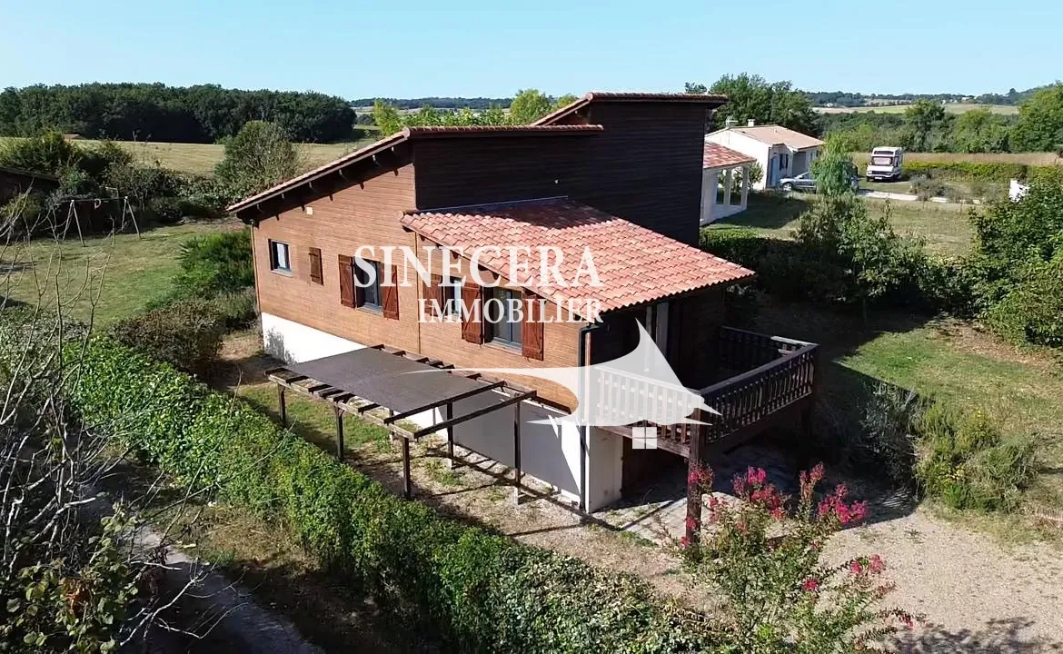 Maison moderne en bois avec jardin à Ribérac - 156 m² 