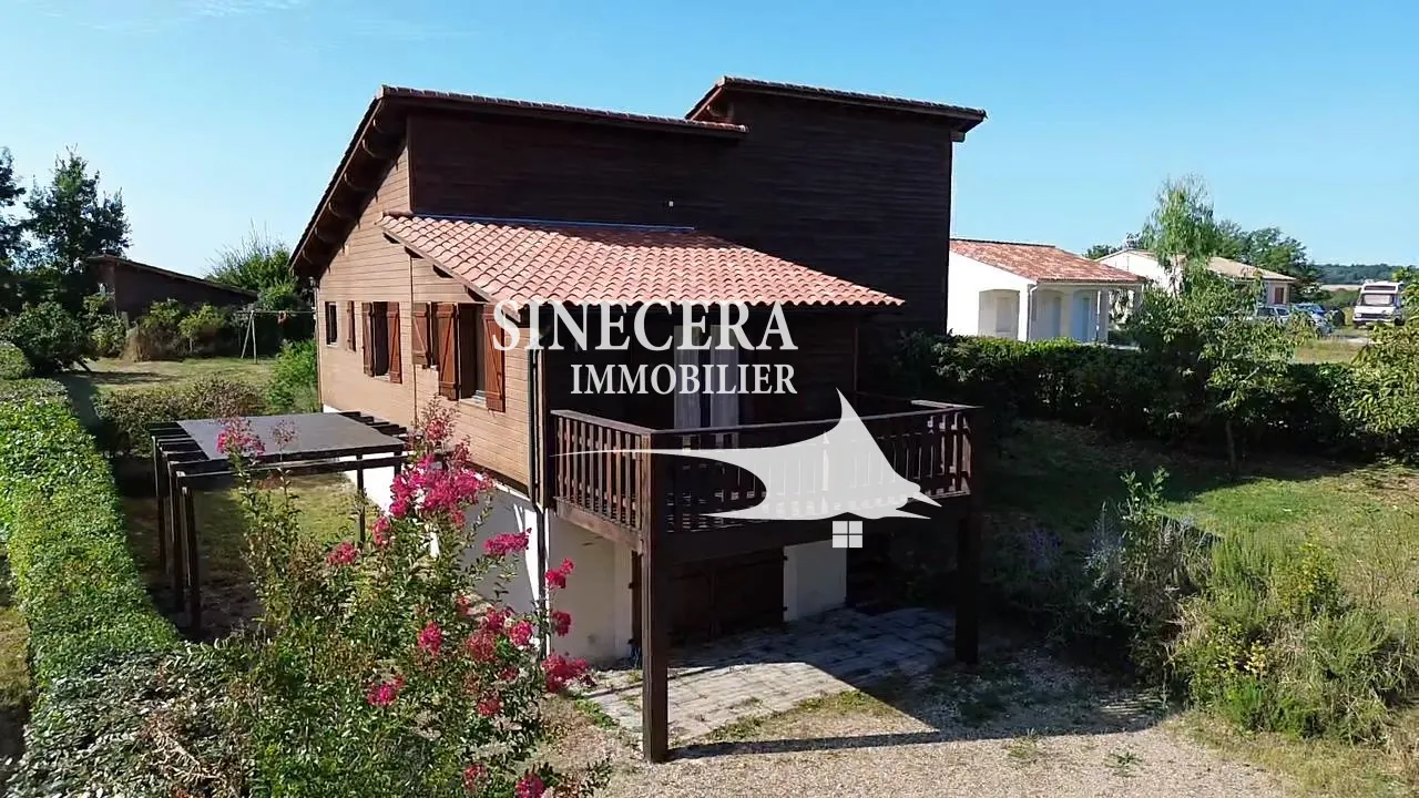 Maison moderne en bois avec jardin à Ribérac - 156 m² 