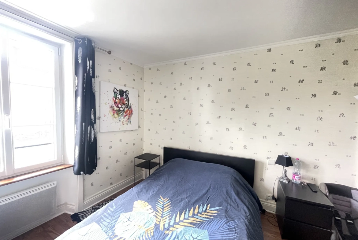 Maison de village rénovée à Pleaux, 2 chambres, cave et proche commodités 