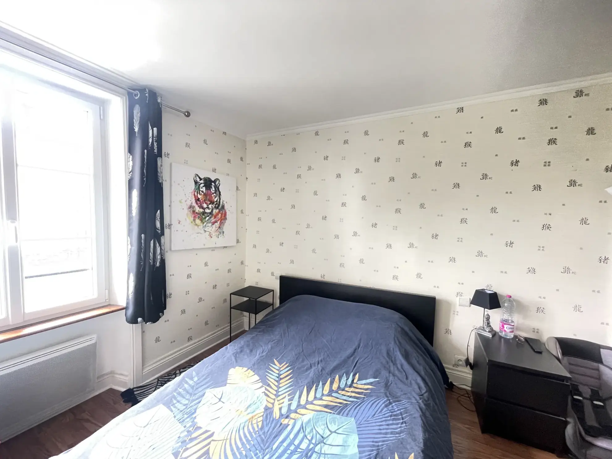 Maison de village rénovée à Pleaux, 2 chambres, cave et proche commodités 