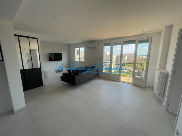 Appartement F3 rénové avec garage et balcon au cœur d’Alès 