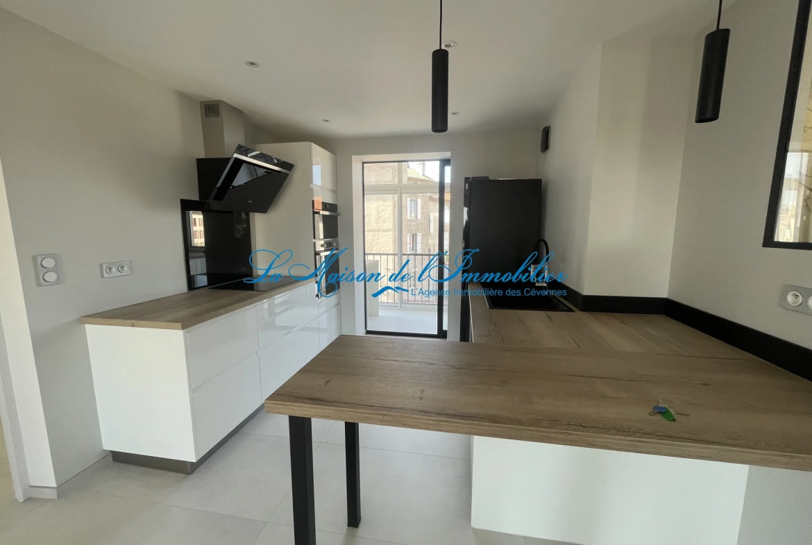 Appartement F3 rénové avec garage et balcon au cœur d’Alès 