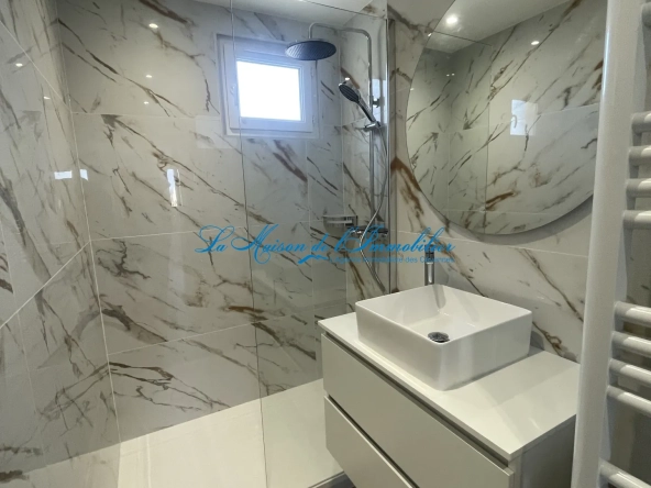 Appartement F3 rénové avec garage et balcon au cœur d’Alès 