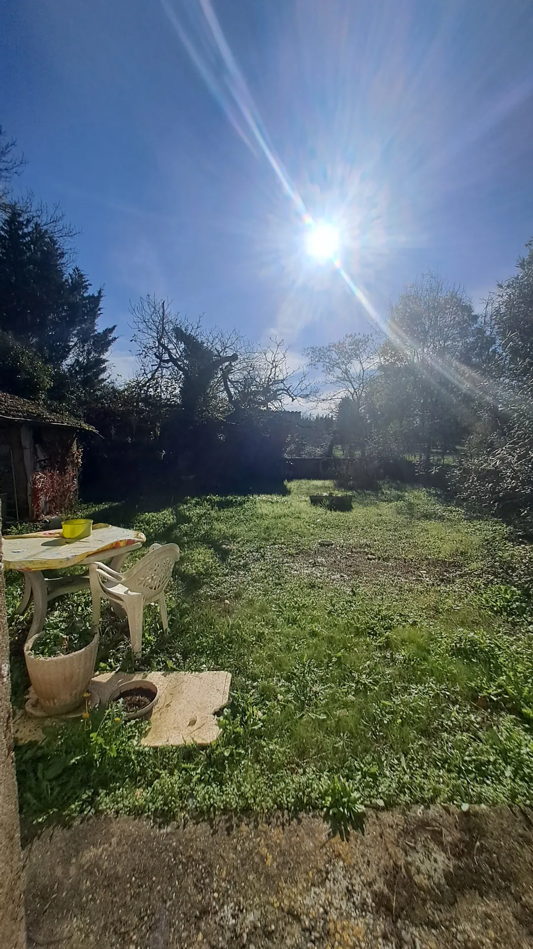 Maison de village à rénover dans le Gers avec terrains et garage 
