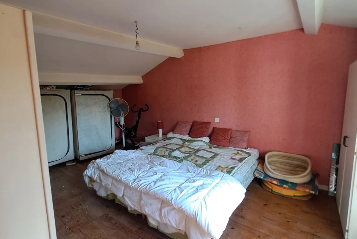 Maison de village à rénover dans le Gers avec terrains et garage 