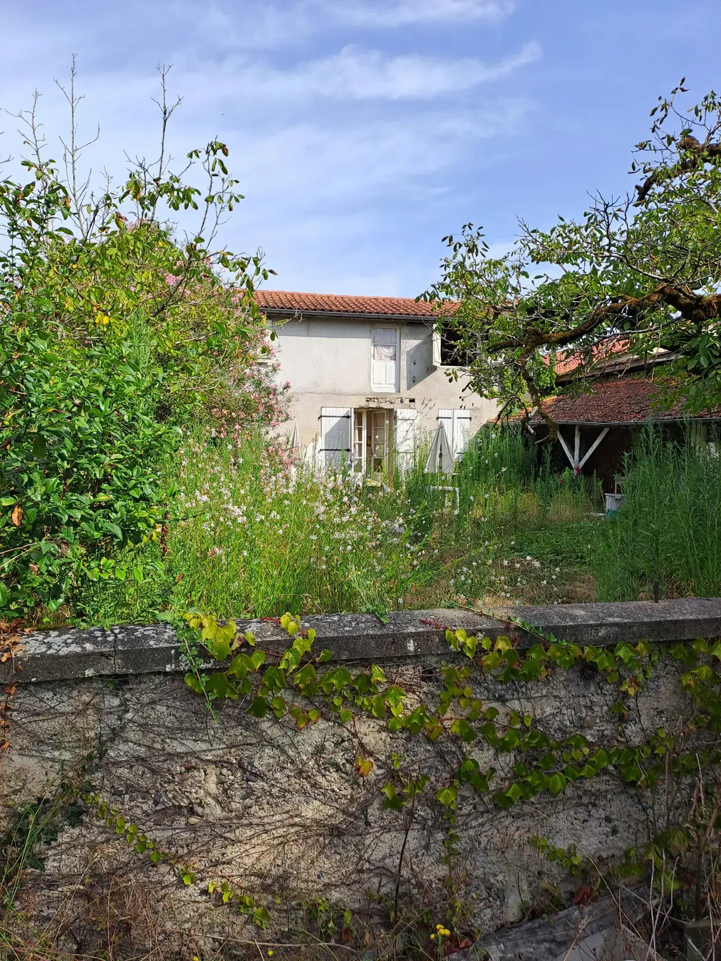 Maison de village à rénover dans le Gers avec terrains et garage 