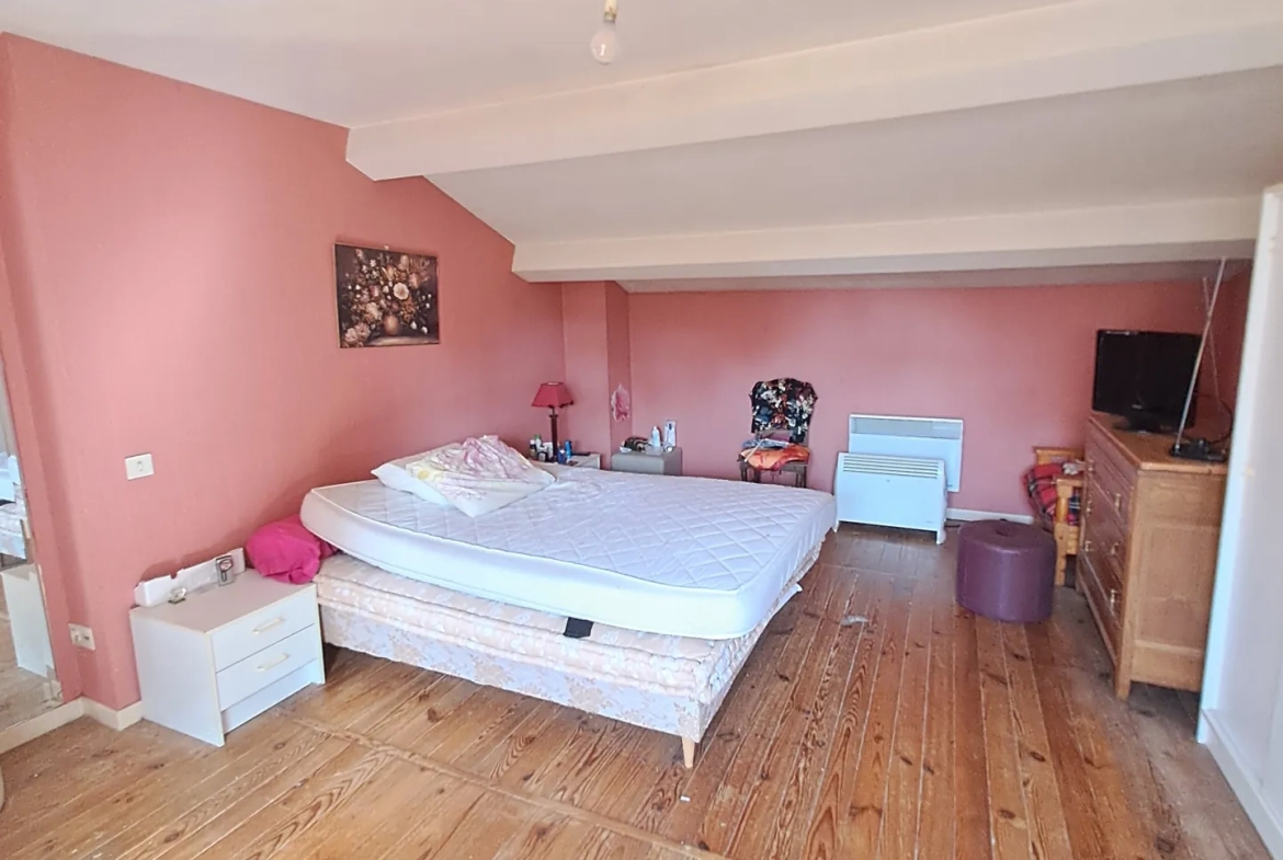 Maison de village à rénover dans le Gers avec terrains et garage 
