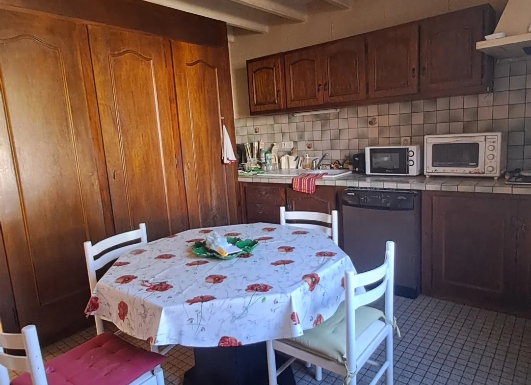 Maison de village à rénover dans le Gers avec terrains et garage 
