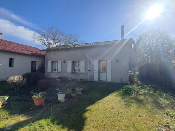 Maison de village à rénover dans le Gers avec terrains et garage