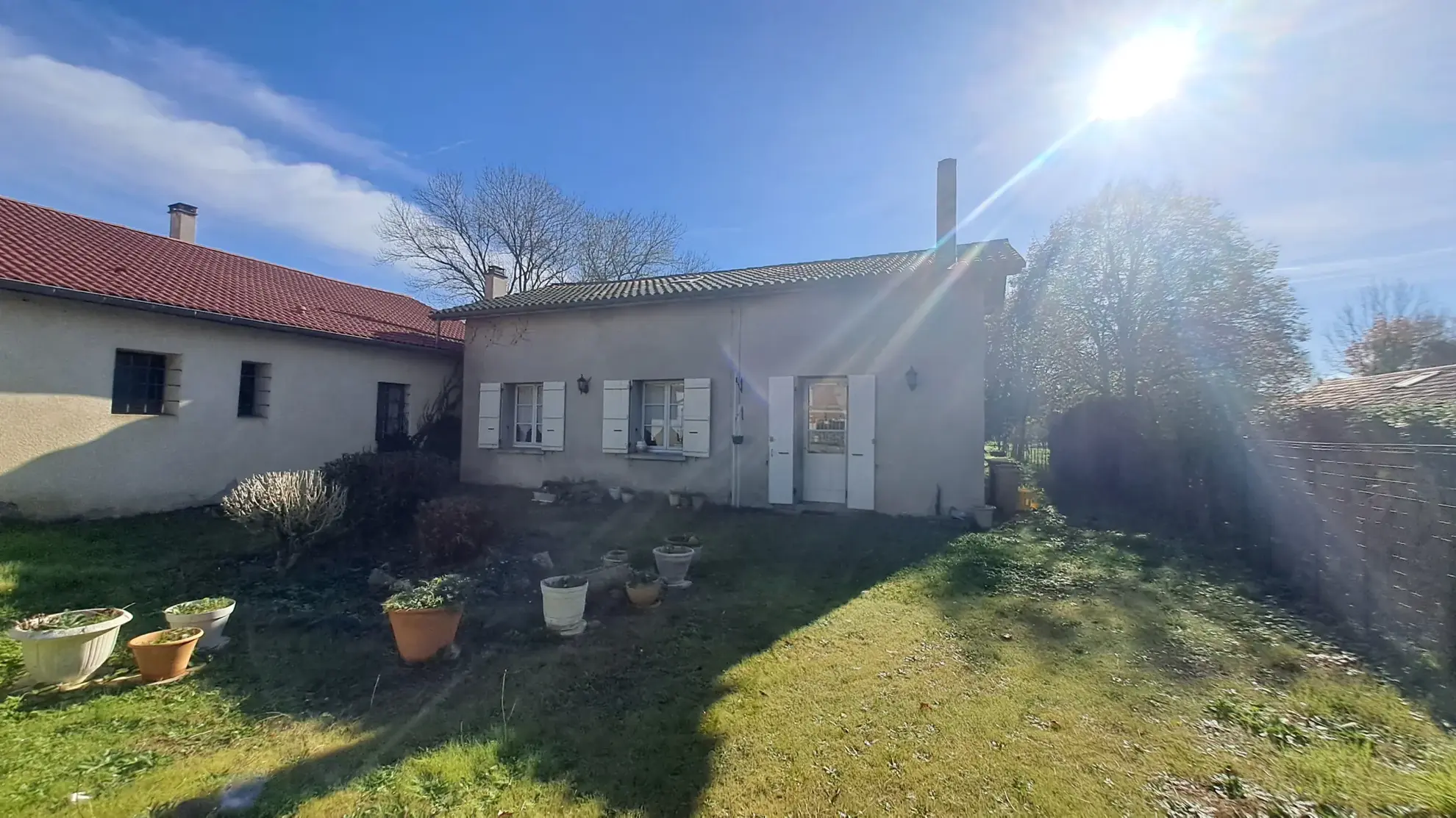 Maison de village à rénover dans le Gers avec terrains et garage 