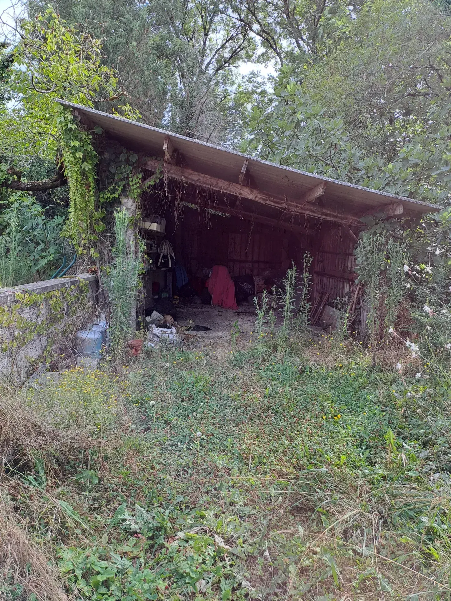 Maison de village à rénover dans le Gers avec terrains et garage 