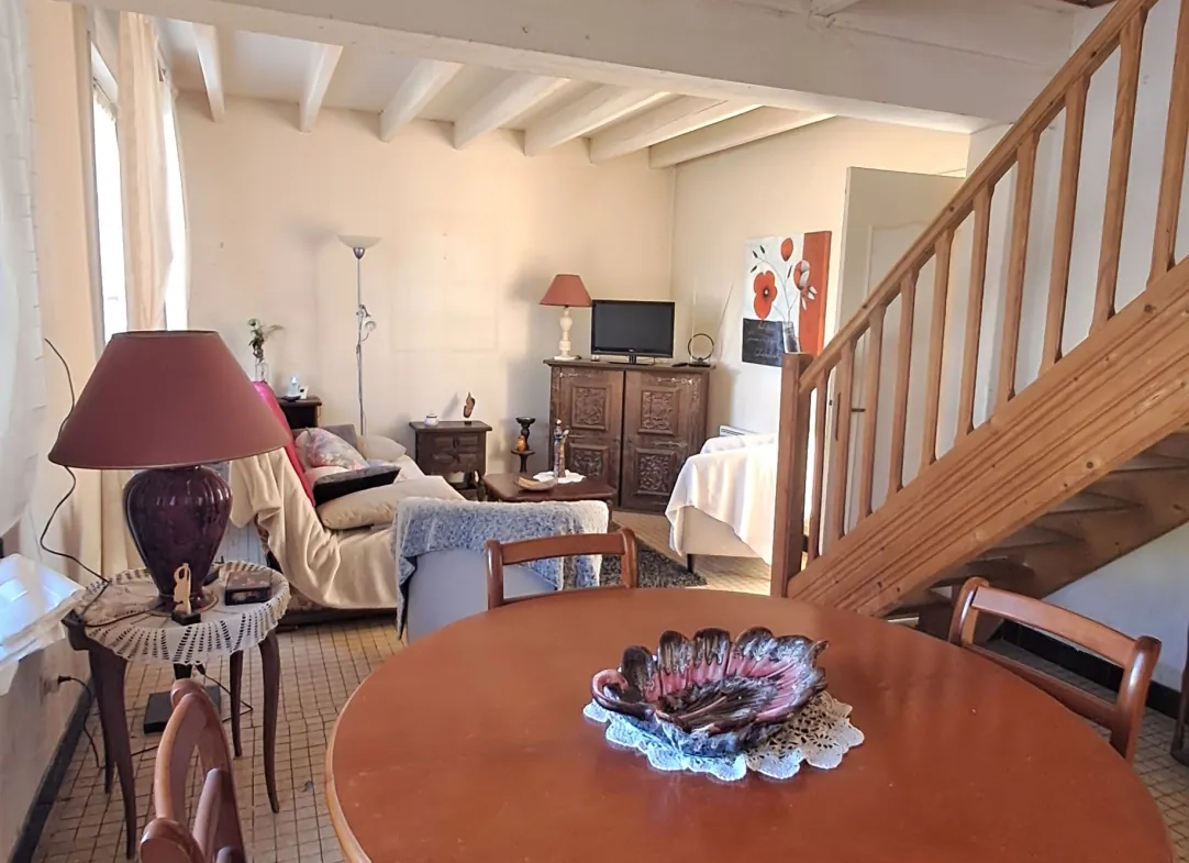 Maison de village à rénover dans le Gers avec terrains et garage 