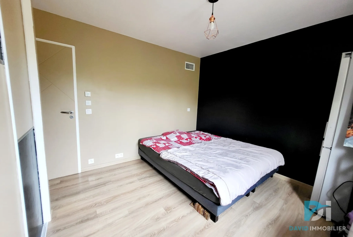 Villa à Montblanc de 92 m² avec combles aménagés, proche commodités 